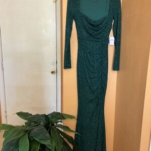 WINDSOR PROM Elegant Green Long Sleeve Dress